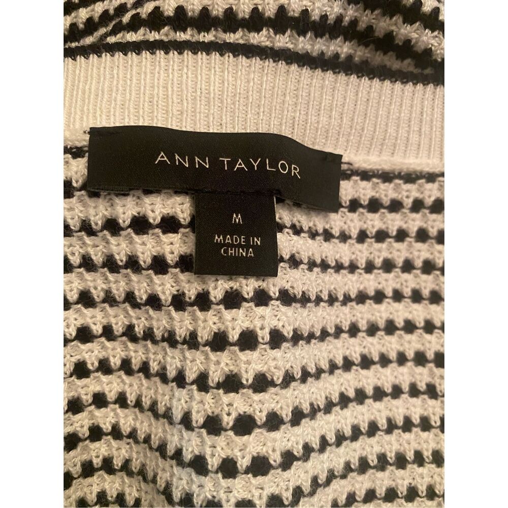 Ann Taylor “ The Ann Cardigan” Textured Knit Sz. M - Picture 12 of 13